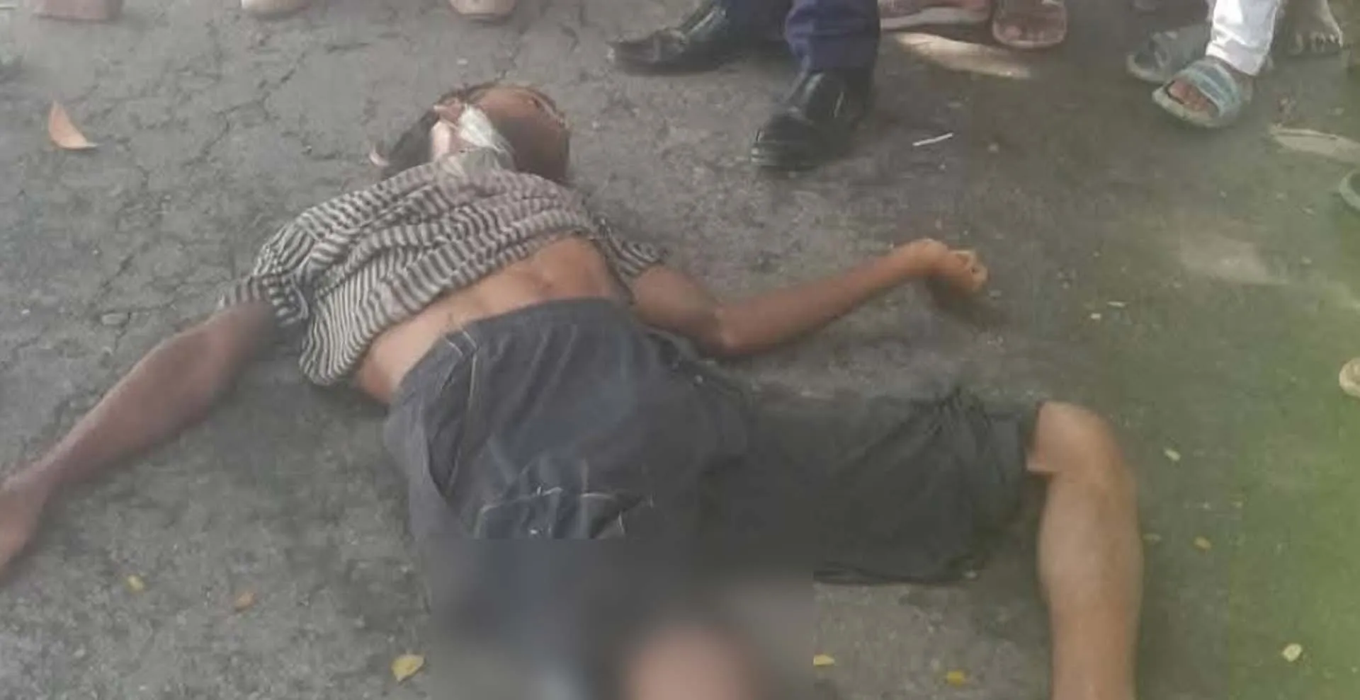 মহাসড়কের রাস্তা থেকে গোড়ালি বিচ্ছিন্ন অজ্ঞাত যুবকের লাশ উদ্ধার 